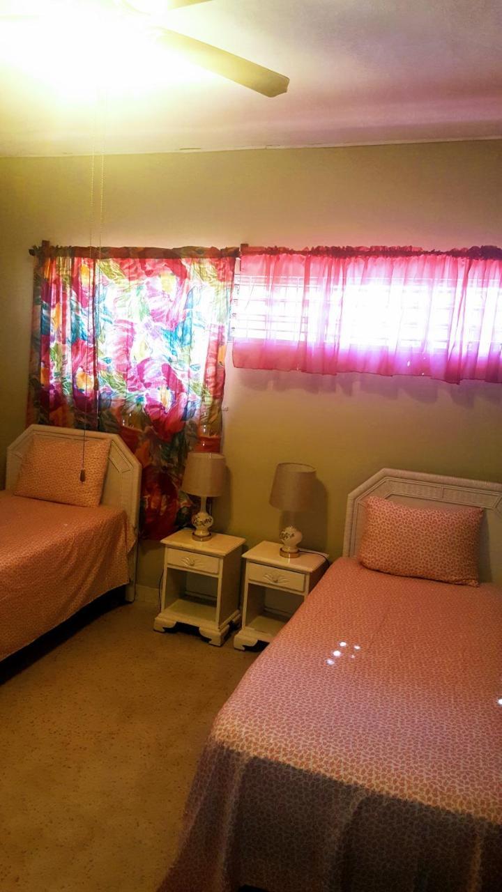 Hôtel Jacks Hill Tropical Arcadia à Kingston Extérieur photo